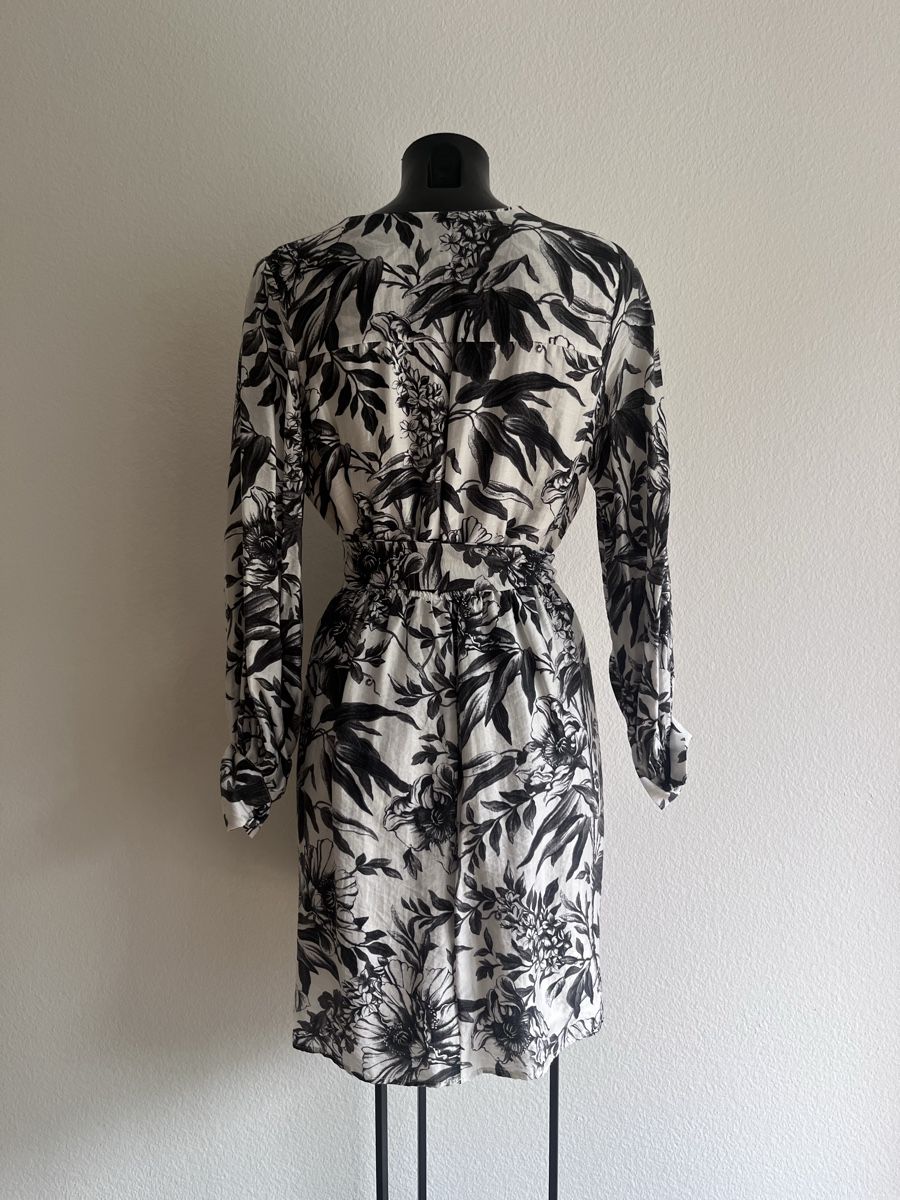 H&M Robes: H&M Kleid Blumenmuster V-Ausschnitt Gr S neu – Neuf (Voir description) à Baden par Didi_sunshine 1