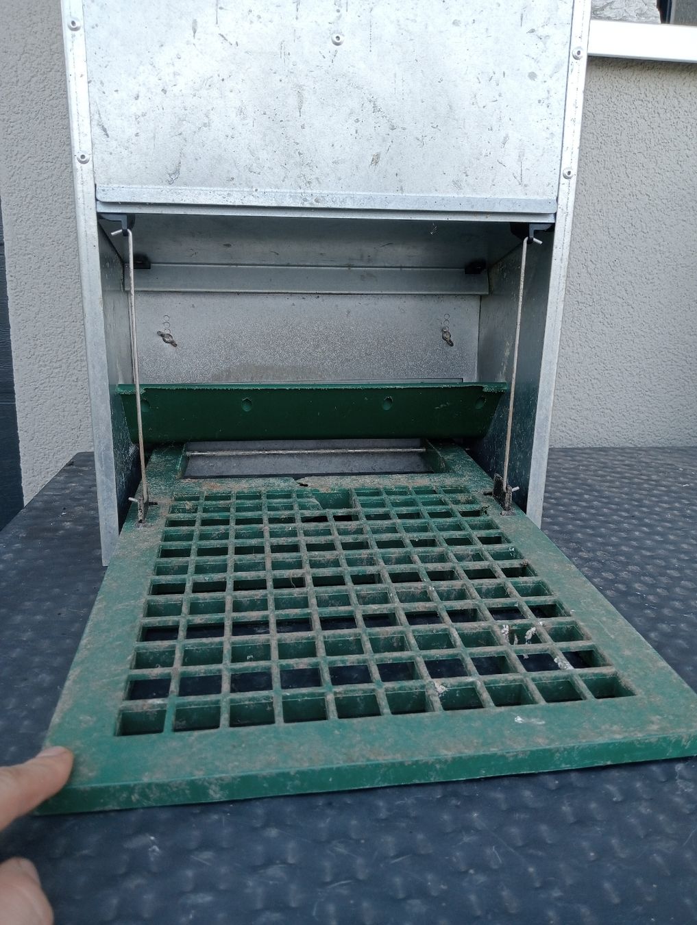Nourriture: Futterautomat für Hühner – D'occasion à Menznau par Kerajule 3