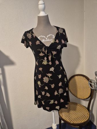 Kleid Clockhouse schwarz mit Blumenmuster Grösse L