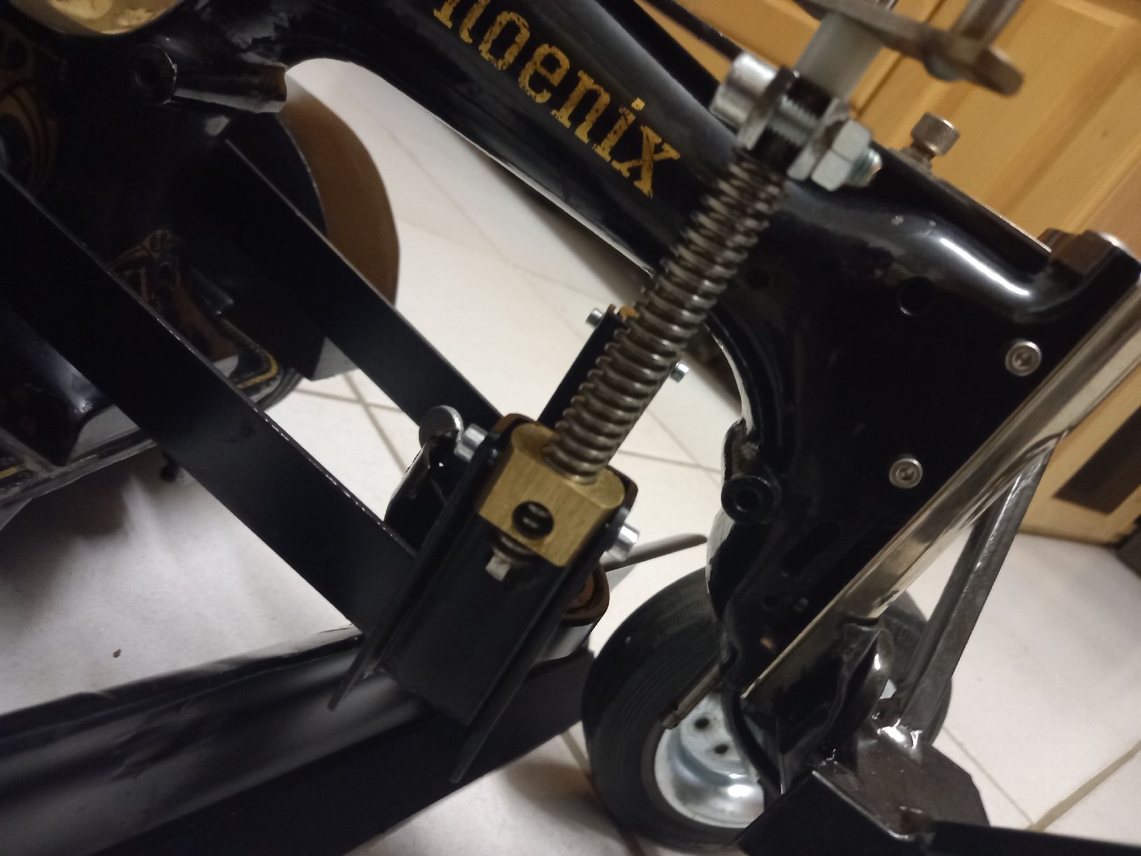 Trattori: Phoenix Nähmaschine  Grader Traktor Deko-Objekt! – Usato da Rüderswil venduto da leopaul01 4