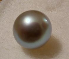 Makellose naturgraue Zuchtperle, 6.7mm Durchmesser