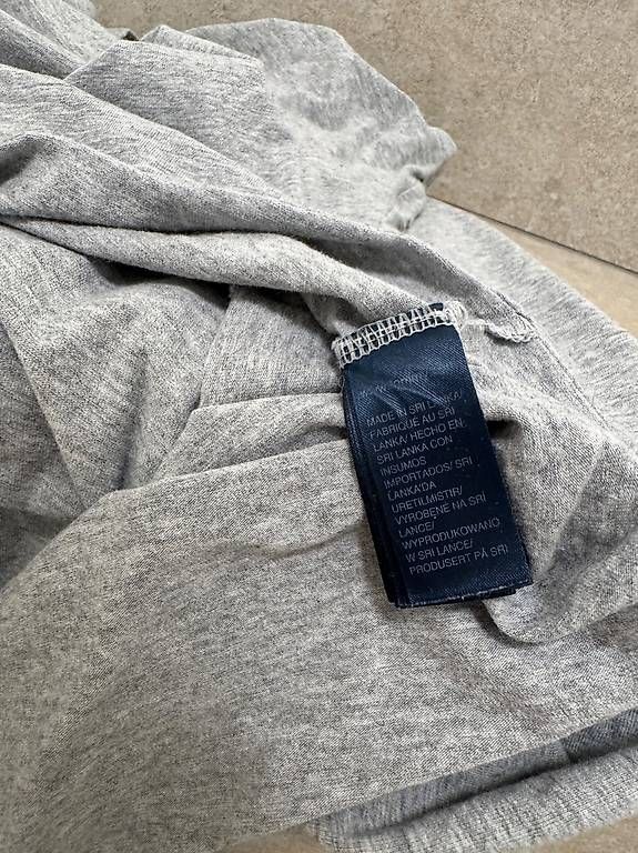 Tommy Hilfiger T-shirt: Tommy Hilfiger T-Shirt Grau M Size – Usato da Schübelbach venduto da Rahnmont 4