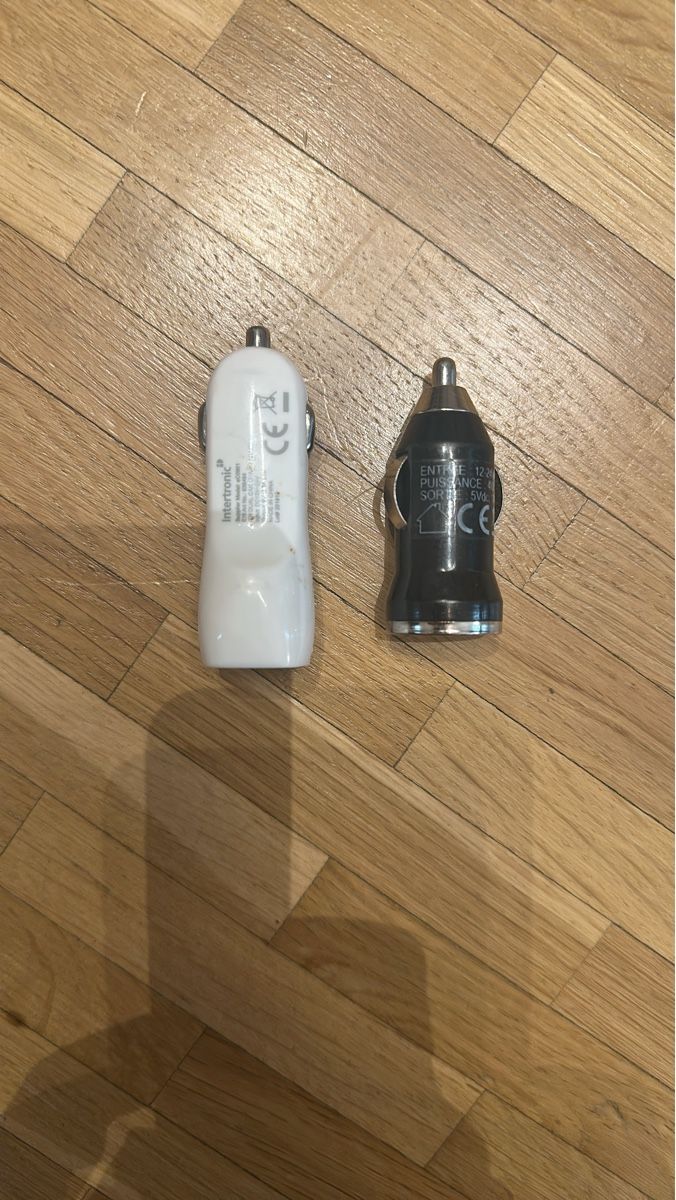 Batterie-Ladegeräte: Car Charger 12-24V Input 5Vdc Output CE – Gebraucht aus Collex von aff_76dh