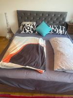 Stylisches Boxspringbett mit viel Stauraum