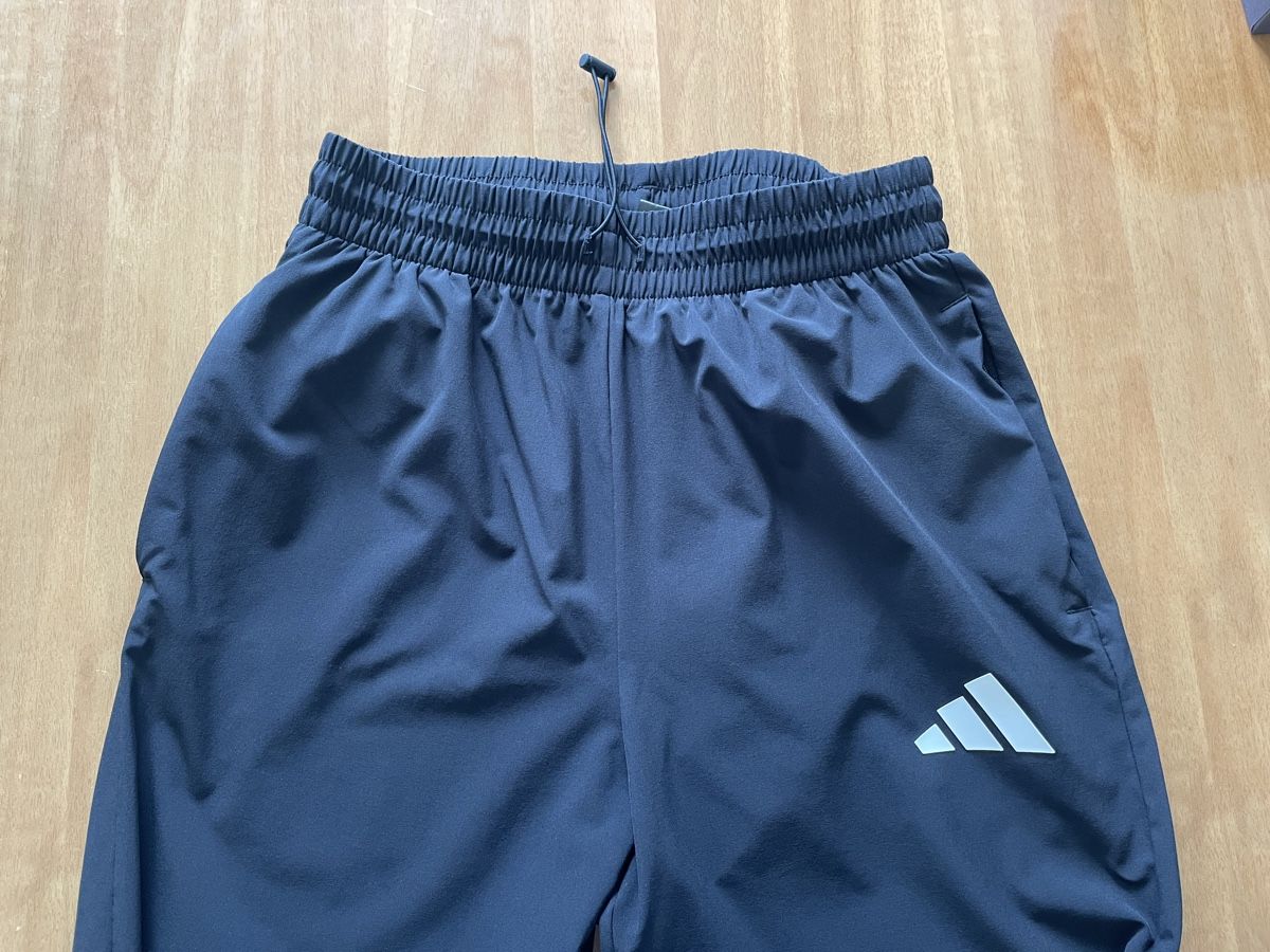 Adidas Hosen: New black Adidas pants – Neu (gemäss Beschreibung) aus Meilen von val_tsv8 5