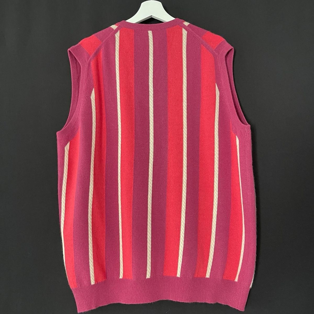 Gilet & Giacche: FERU Cashmere Vest – Nuovo e nell'imballaggio originale da Emmen venduto da Avviivva_Com2023 3