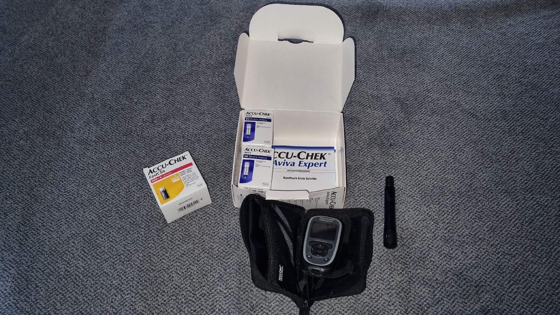Accu-Chek Attrezzature mediche: Blutzuckermessgerät mit Zubehör – Nuovo (secondo la descrizione) da Bennau venduto da RolandZehnder 1