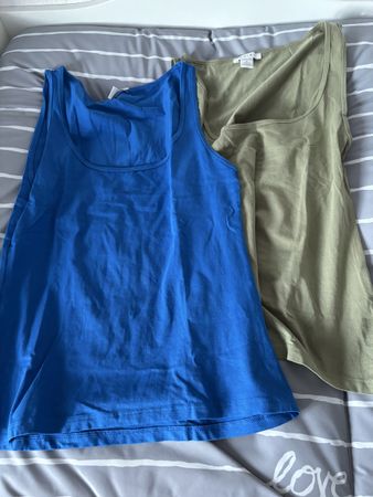 2 Träger Shirts Grösse XL