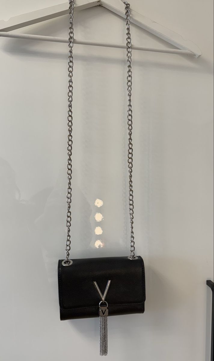 Valentino Borse da donna: Valentino Handtasche mit silberner Kette – Usato da Sempach venduto da adnil12