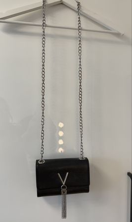 Valentino Handtasche mit silberner Kette
