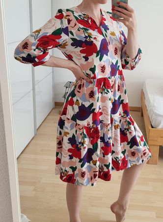 Sommerliches Blumenkleid Grösse M