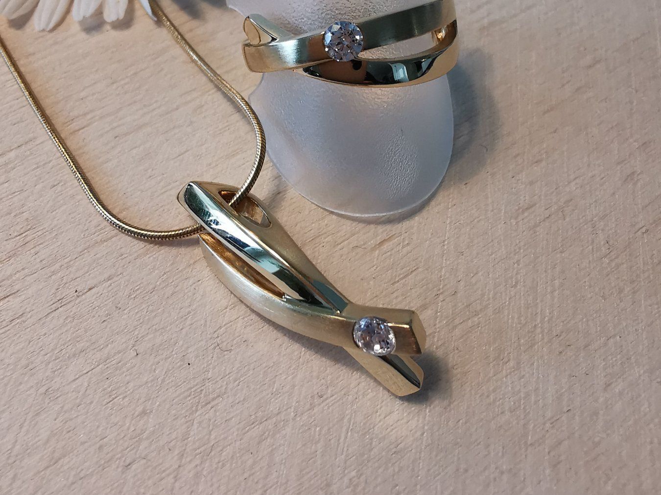 Altri gioielli: schlichtes 2-teiliges Set - 18Kt. GG mit Zirkonia – Nuovo e nell'imballaggio originale da Dierikon venduto da Vittorio57 2
