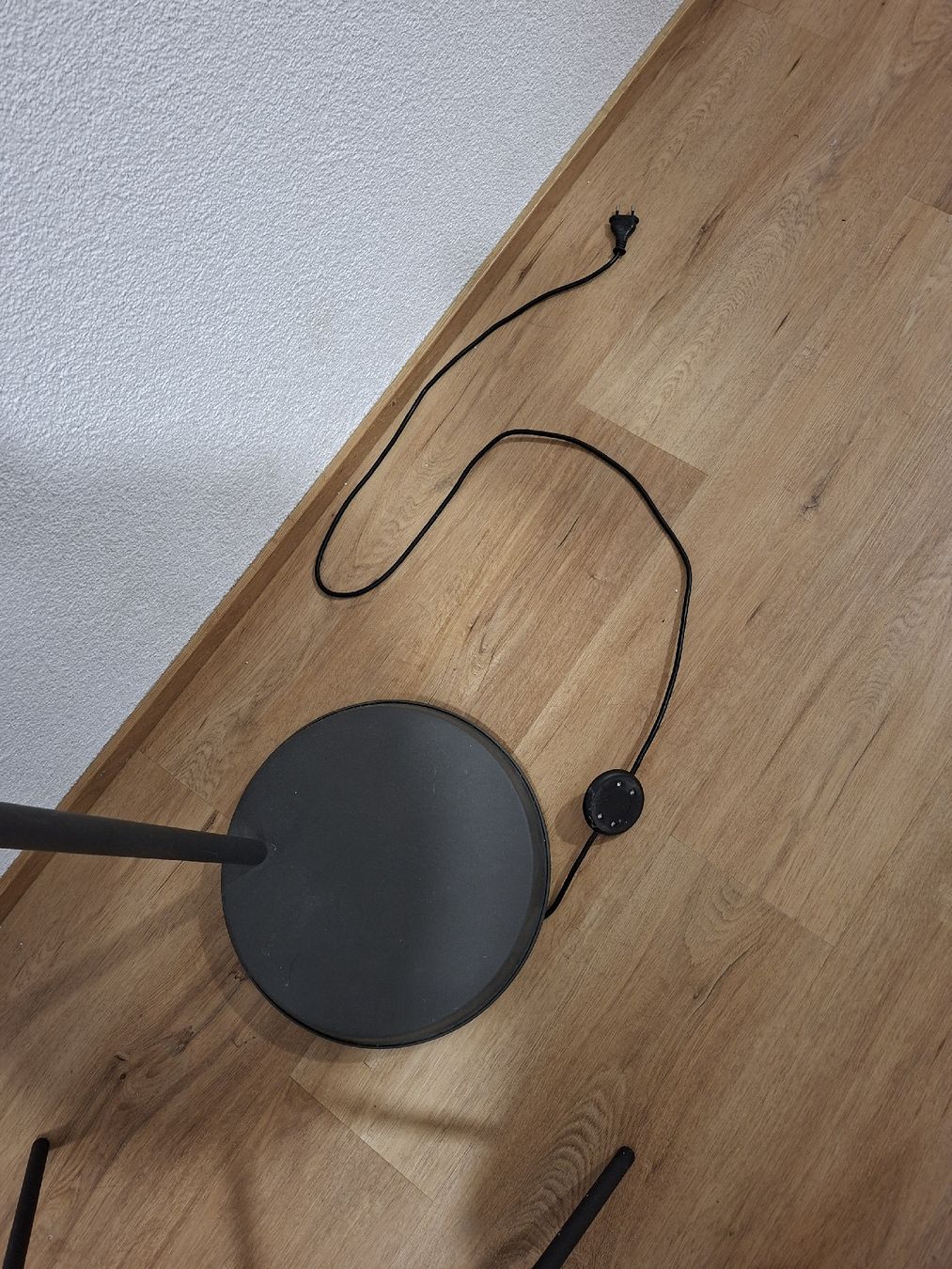 Ikea Lampade: Stehlampe von Ikea dunkelgrau – Usato da Sommeri venduto da san_pwq8 3