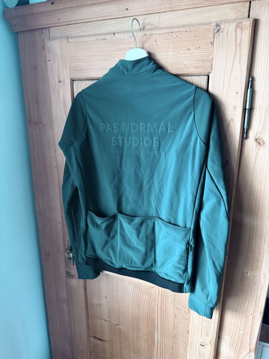 Pas Normal Studios Canottiere & Pantaloni: Pas Normal Studios Velotrikot Winter – Usato da Benken ZH venduto da salce_97 1