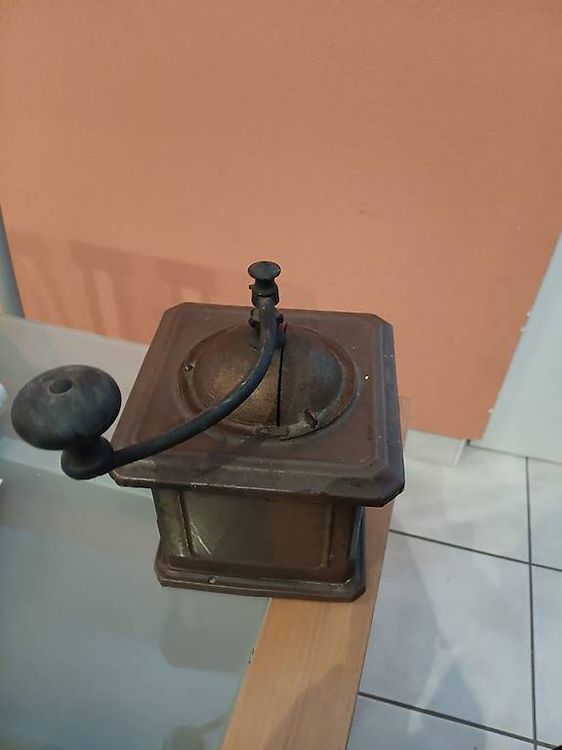 Tutti gli attrezzi: Macinacaffè antico da collezione, perfetto per l'autunno – Usato da Giubiasco venduto da pagi2 1
