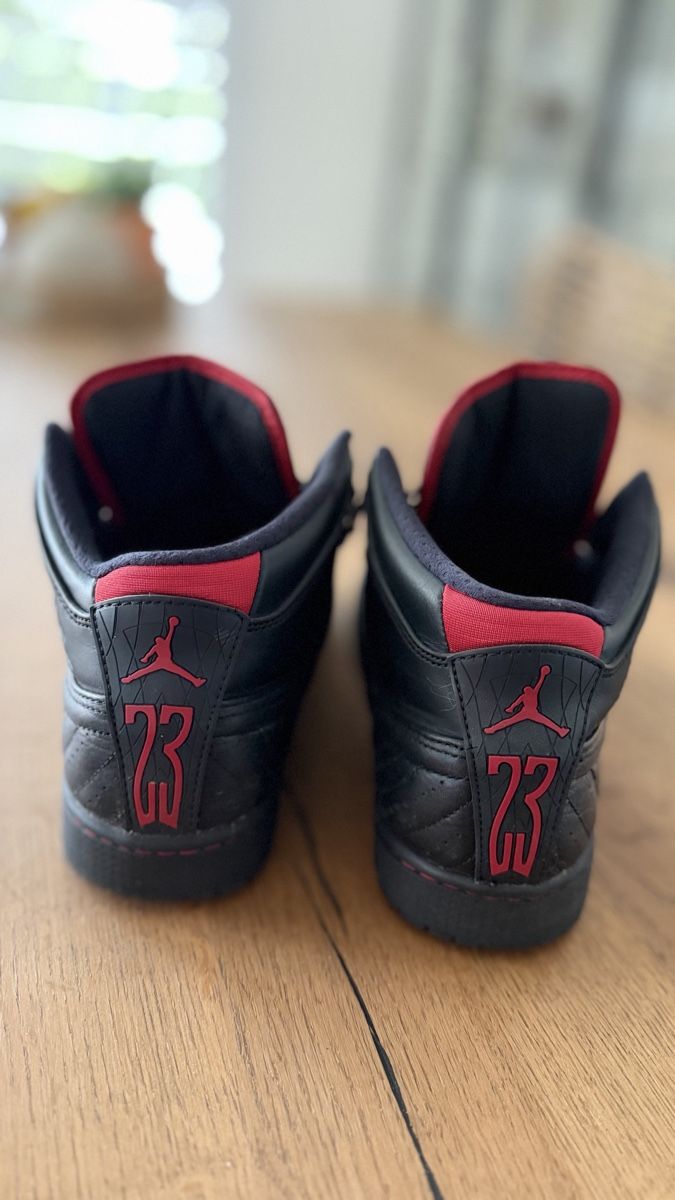 Jordan Scarpe da uomo: Nike Air Jordan 1 Retro '99 "Bred" – Usato da Paudex venduto da Its_sorayadasilva 2