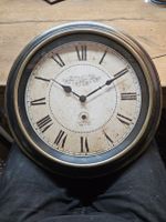Wunderschöne Wanduhr mit römischen Ziffern (S)