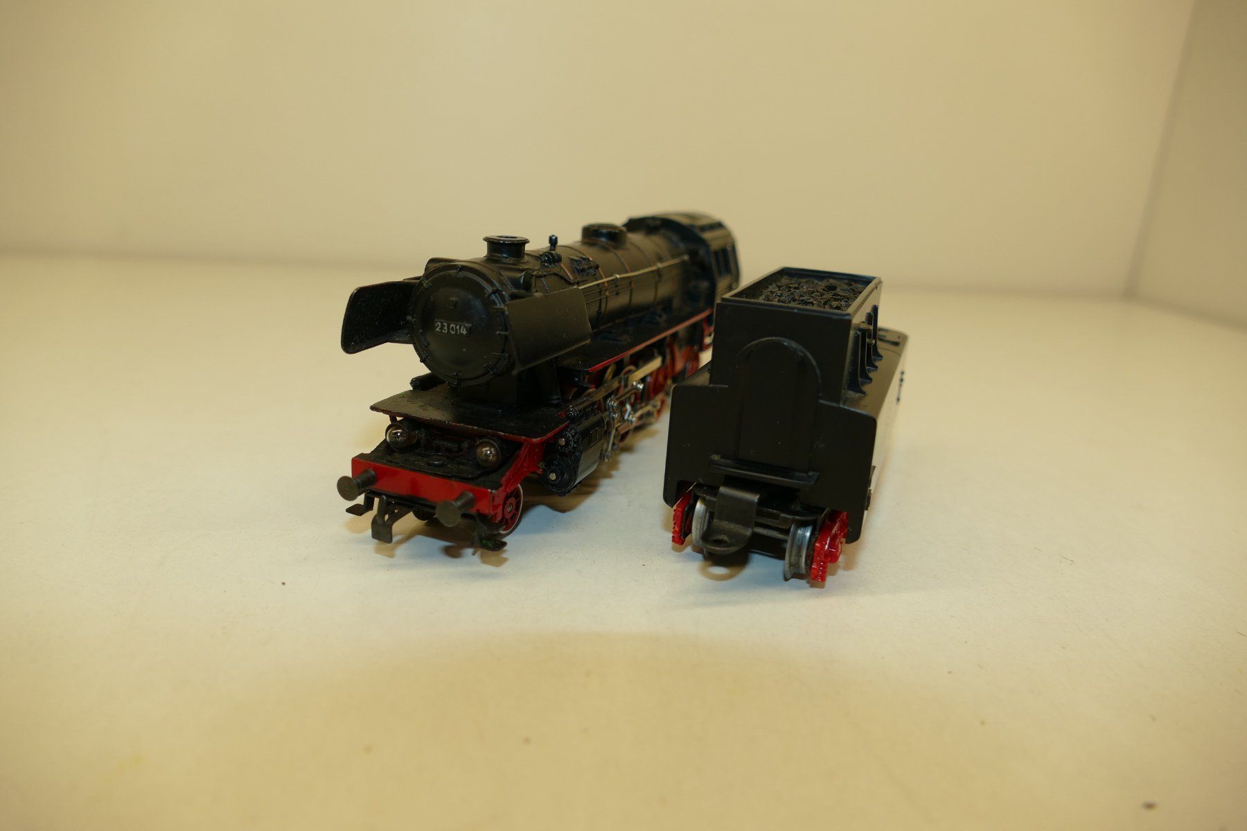 Märklin Modellini di ferrovie: Märklin H0: DB Dampflok mit Tender BR 23 – Usato da Niederhasli venduto da rail-duerst 1
