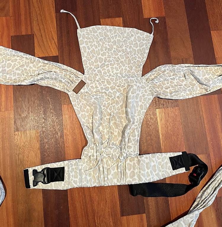 Bauch- & Rückentragen: Hoppediz Baby-Trage – Gebraucht aus Dielsdorf von Famdenz