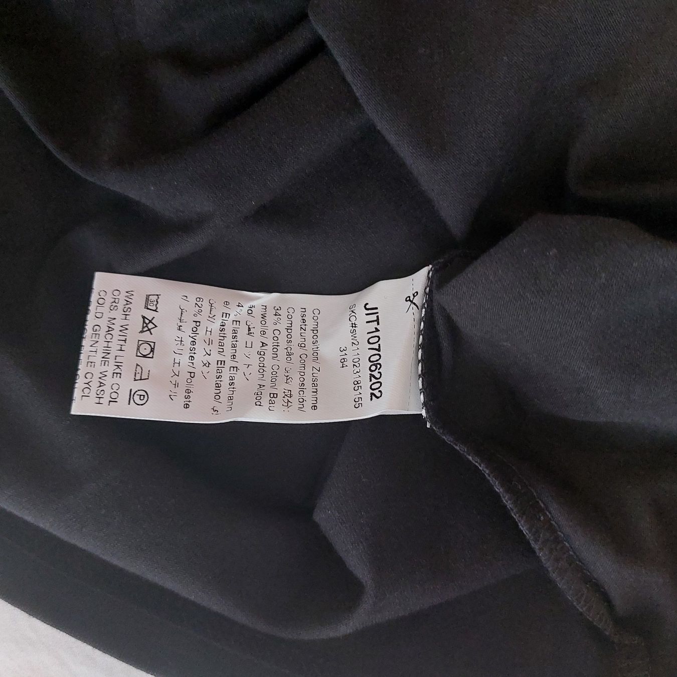 T-shirt: Hübsches Tshirt mit Muster XS – Nuovo e nell'imballaggio originale da Muri AG venduto da ReBoutique 3