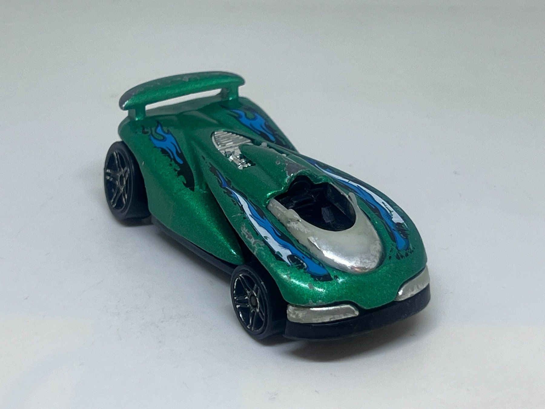 Hot Wheels Modellini d'auto: Hot Wheels Speed Shark #411 – Usato da Wildegg venduto da LaaBoutique