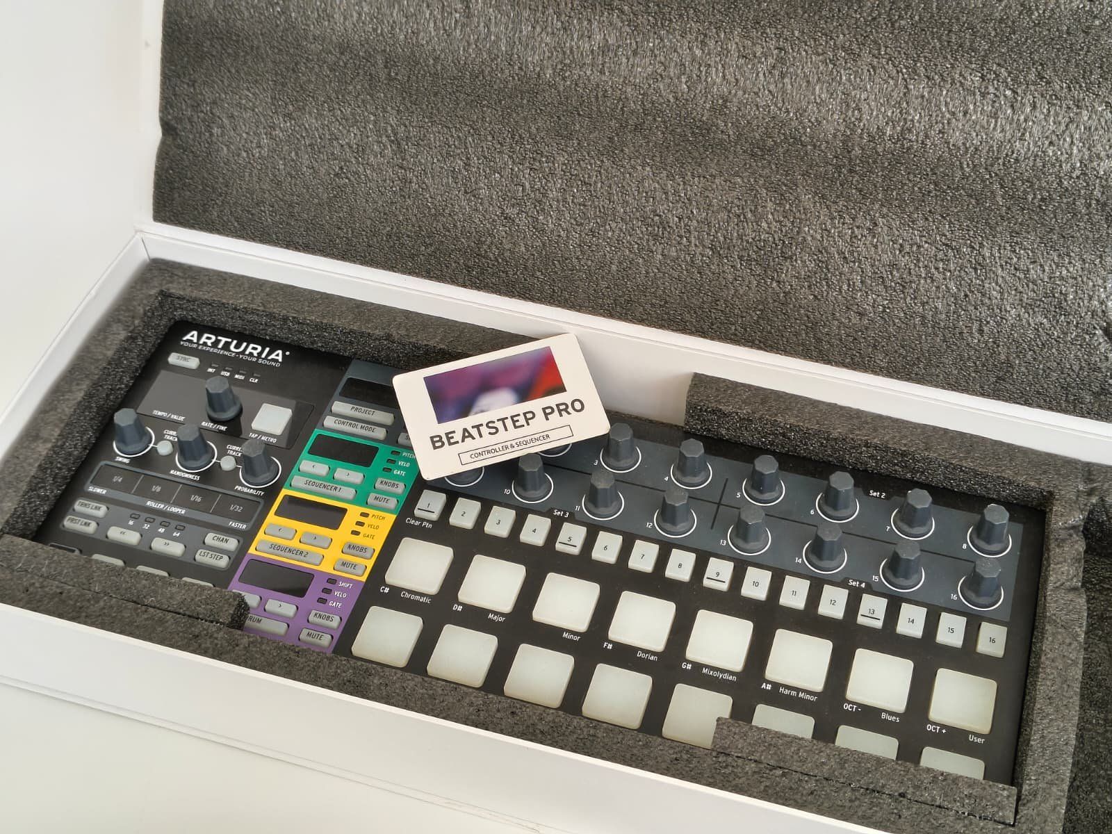 Systèmes de contrôle: Arturia BeatStep Pro Sequencer / MIDI Controller inkl. OVP & – D'occasion à Kriens par Cyrllek
