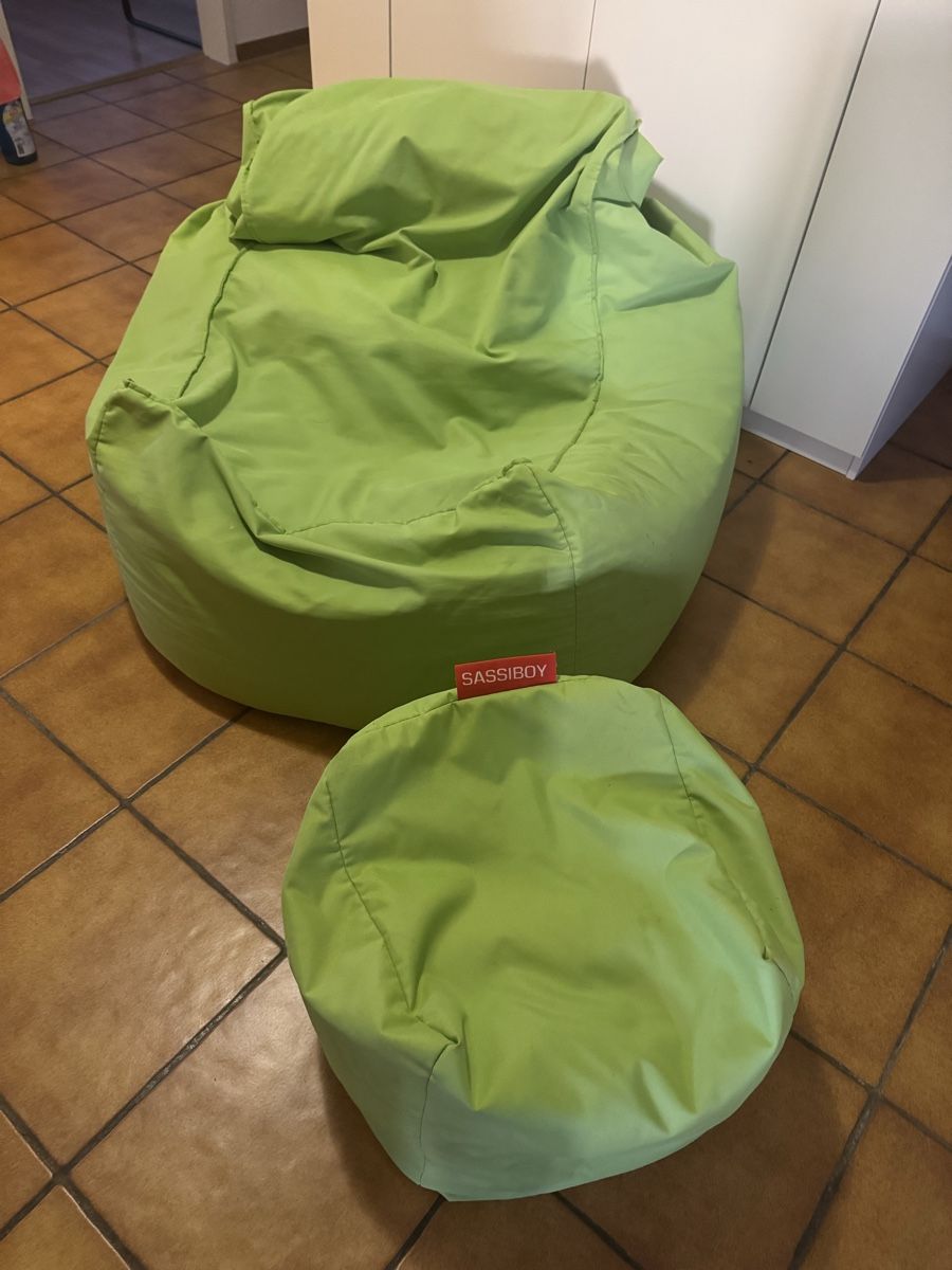 Poltrone: Sassiboy Sitzsack mit Hocker hellgrün gebraucht – Usato da Gerolfingen venduto da Cumaru