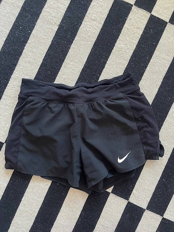 Pantaloni: Nike Sporthosen – Usato da Dübendorf venduto da jjs_t925 3