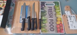 Set de couteaux avec diverses planches+moulin à poivre neuf