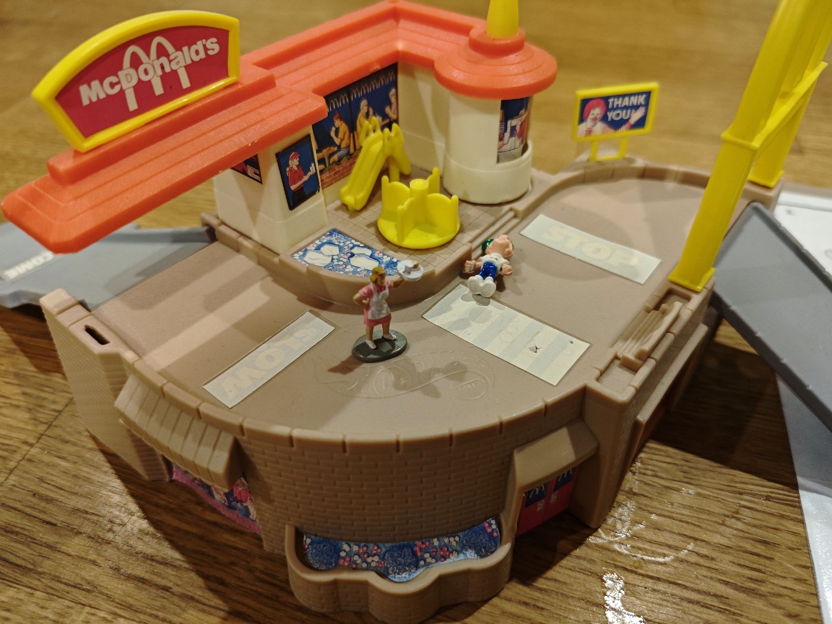 Hot Wheels Giocattoli: Hot Wheels McDonald's Playset – Usato da Wittenbach venduto da stefange 3