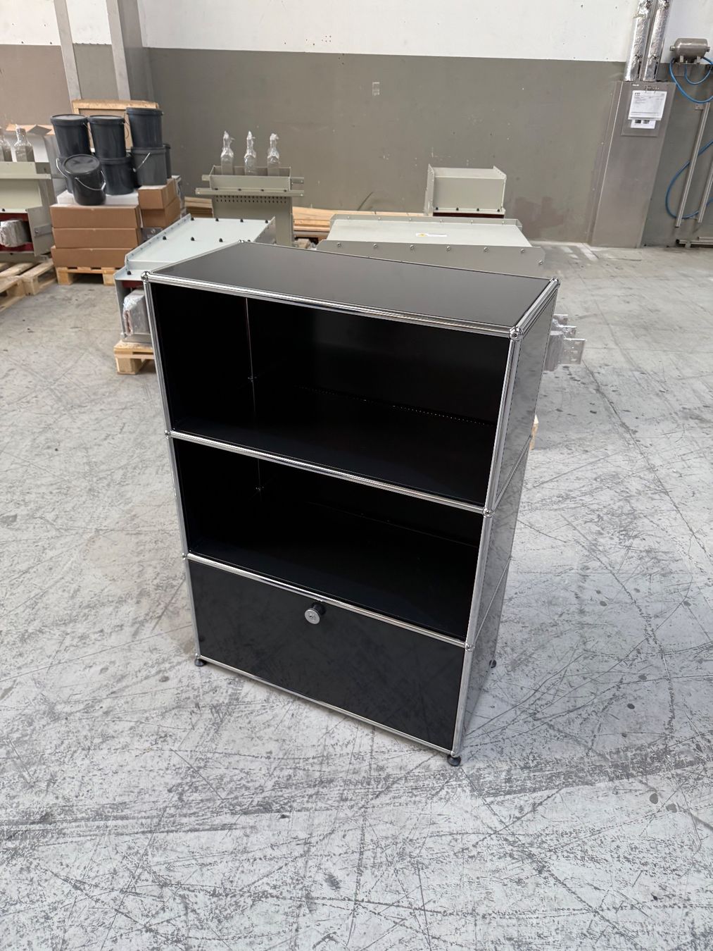 USM Regale: USM Haller Sideboard 1x3 Graphitschwarz 1x3 Q2 – Gebraucht aus Balsthal von Designhaus.Schmitt 1