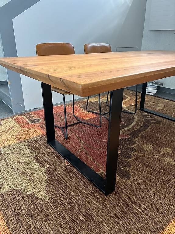 Tavoli: Massiv Holztisch – Nuovo e nell'imballaggio originale da Fahrwangen venduto da eli_kc5y 2