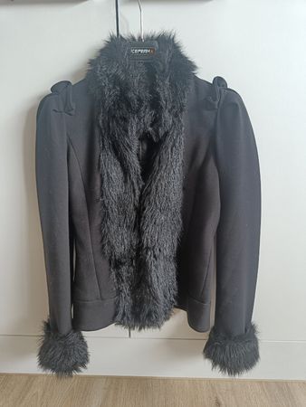 elegante schwarze Damenjacke mit raffiniertem  Kunstpelz