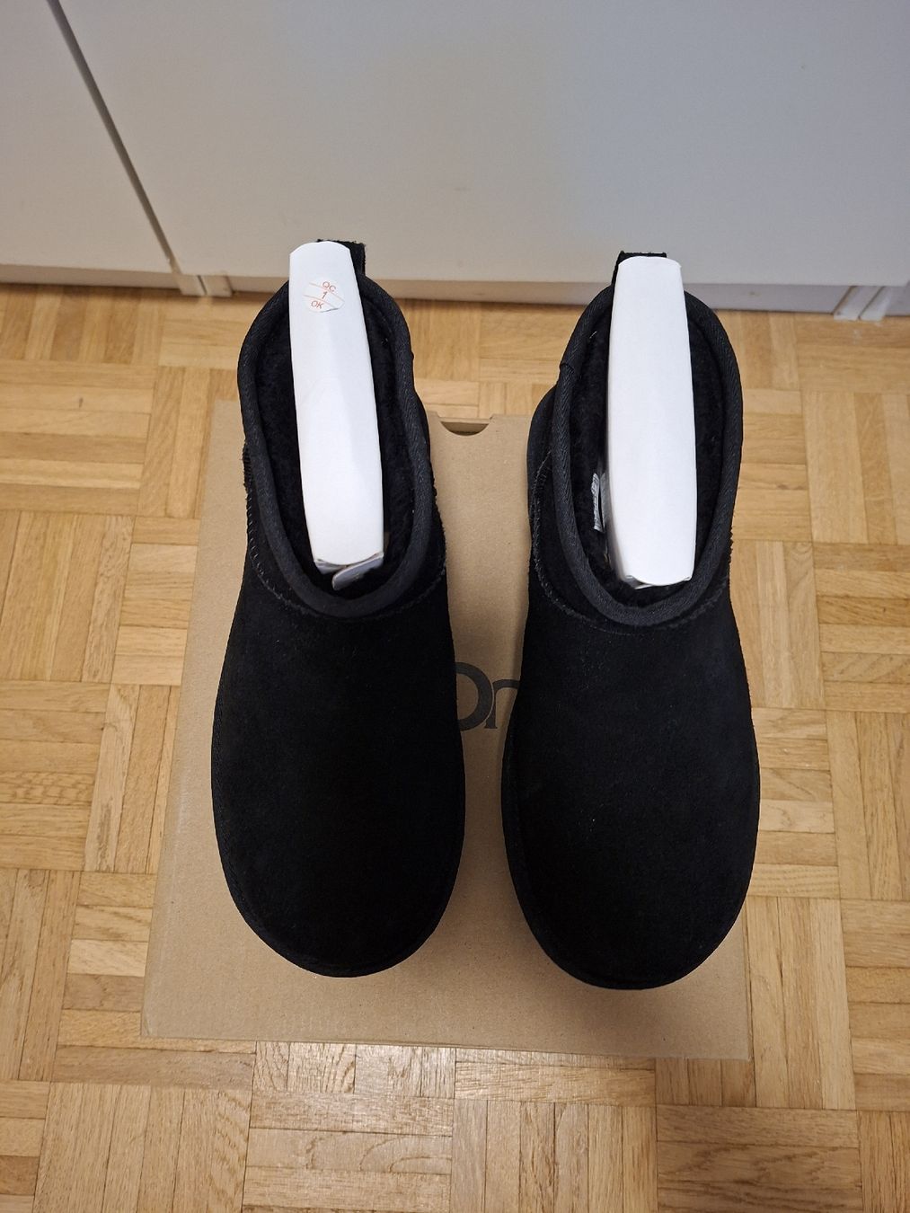 Ugg Damenschuhe: Ugg Noir ultra mini platform taille 40 – Neu und originalverpackt aus Plan-les-Ouates von Laly_92 2