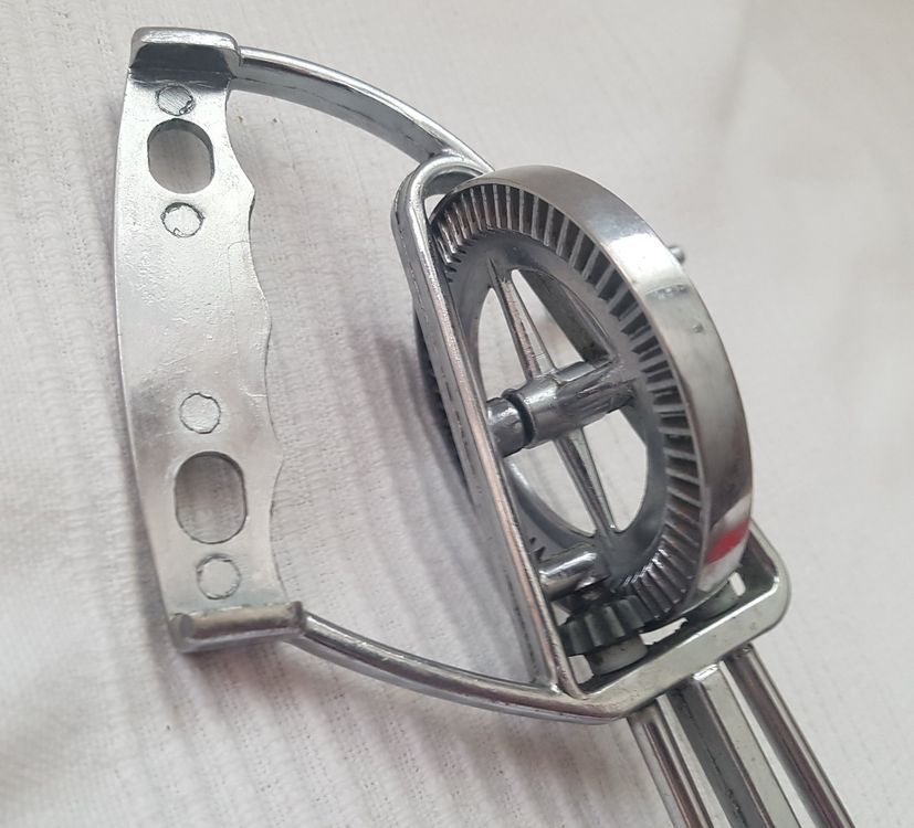 Cisixin Elektrischer Handmixer 180 Watt - 5 Geschwindigkeiten Mit Turbofunktion