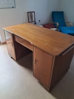Antiker Schreibtisch aus Holz