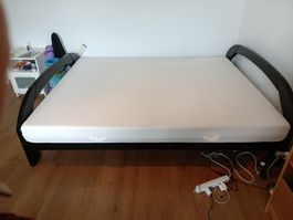 Bett inkl Lattenroste und Matratze 160cmx200cm