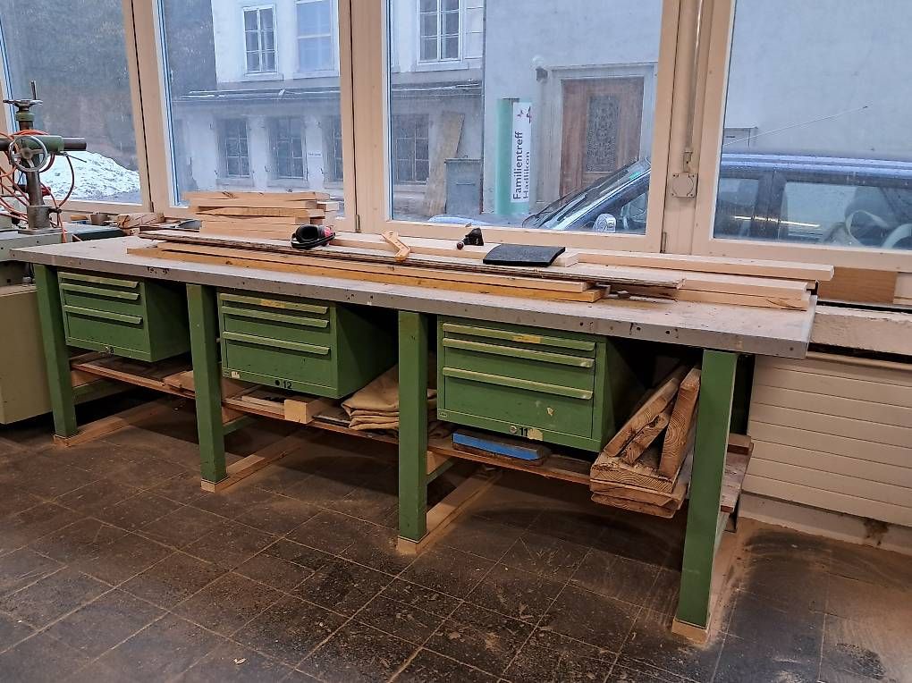 Banchi da lavoro: Arbeitplatte mit Metallfüssen – Usato da Grüt (Gossau ZH) venduto da 1Kugelschreiber 1