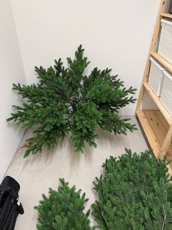 Basi per albero di Natale: Albero di Natale  – Usato da Massagno venduto da and_m56k 1
