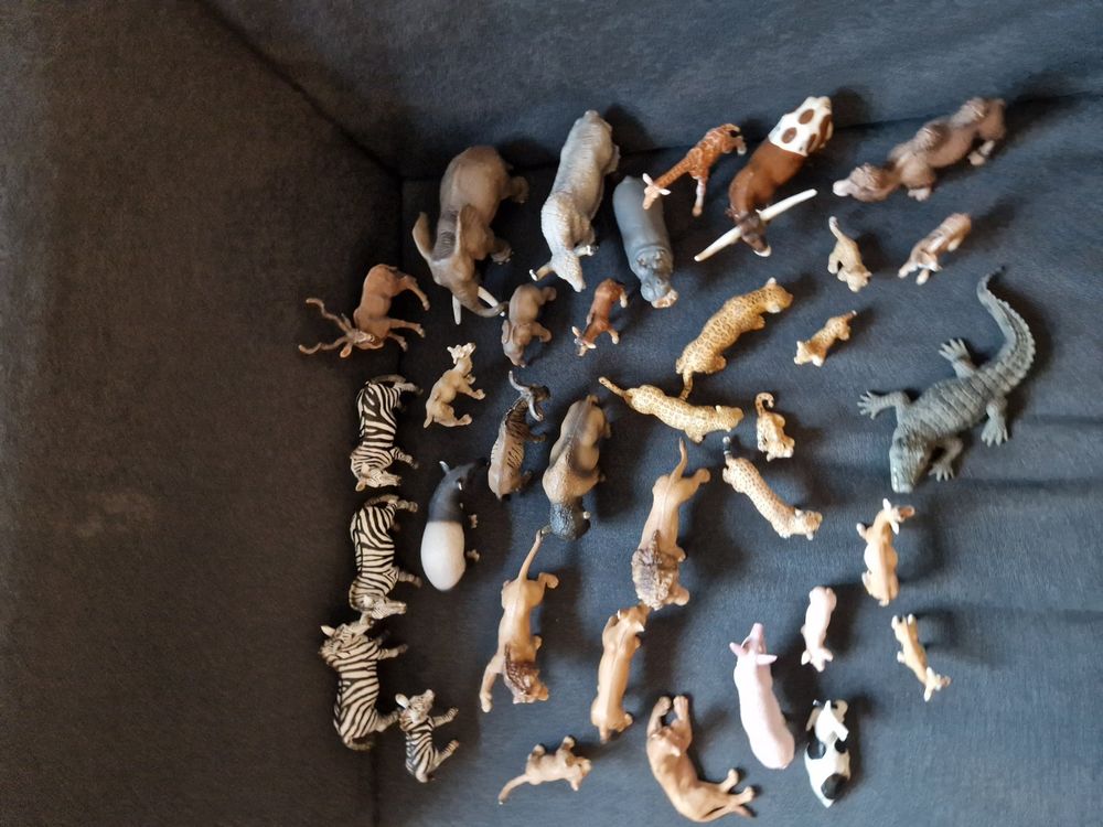 Lot de 13 figurines 11 chevaux + 2 ânes (11 SCHLEICH + 1 BULLYLAND + 1