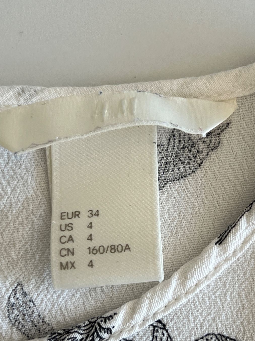 H&M Camicette: H&M - Sommer Bluse kurzarm - 34 - mit Vogelprint – Usato da Büetigen venduto da Jabo 2