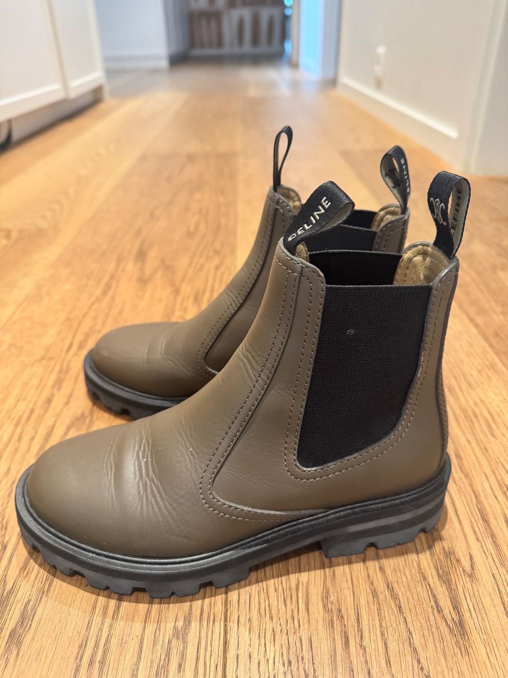 Celine Scarpe da donna: Bottes Chelsea Celine  kaki - Taille 36! – Usato da Genève venduto da bisounours23 1
