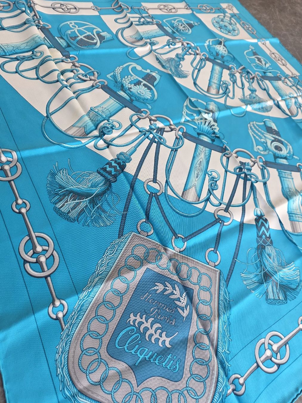 Hermès Foulards, Tücher & Schals: Original Hermes Seidentuch blau 90x90 cm – Gebraucht aus Bösingen von davewausb767 3