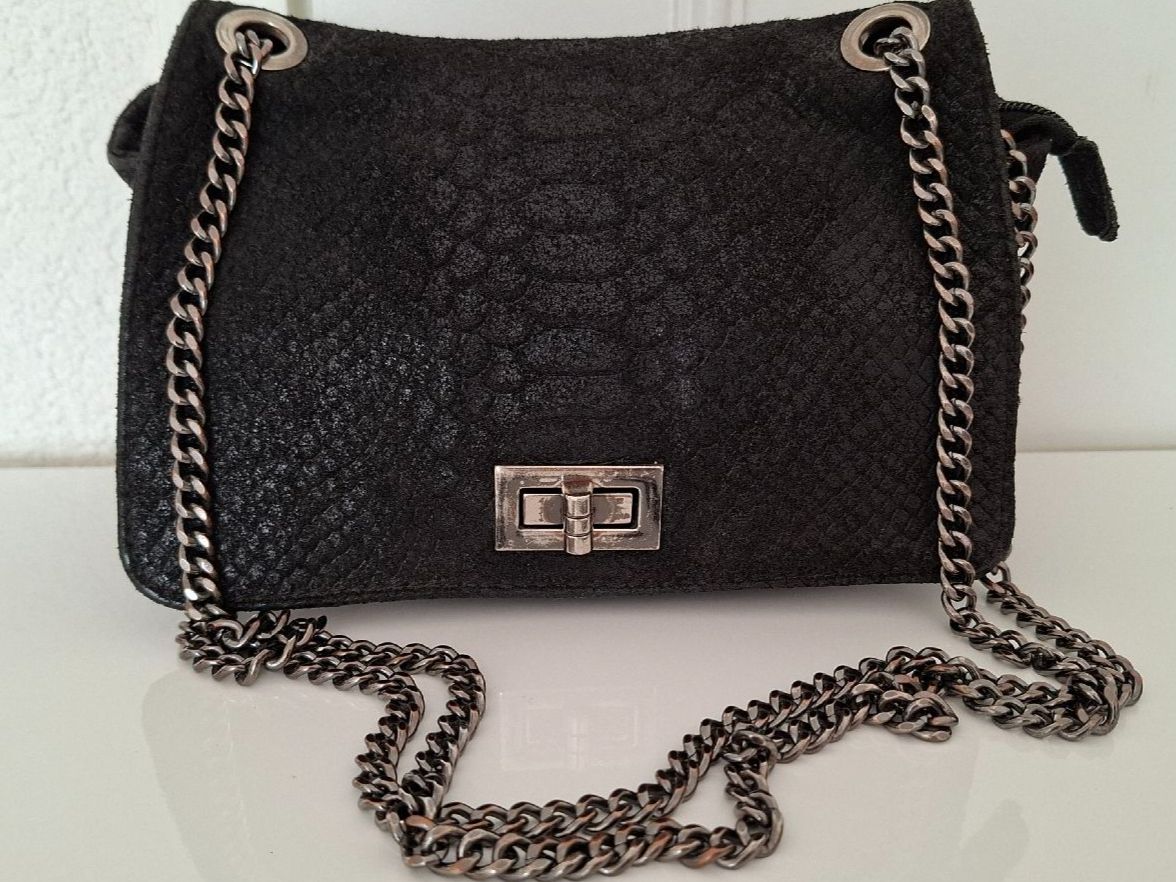 Taschen für Damen: Sac italien en cuir noir effet python à chaîne – Gebraucht aus Lutry von Sim_Sta