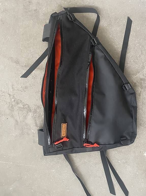 Borse: Restrap Full Frame Bag (9L) – Usato da Uetikon am See venduto da Johanna_A_N 4