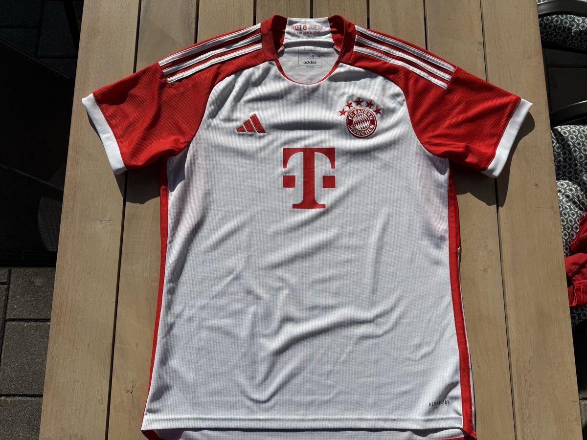 Bayern München Canottiere & Pantaloni: FC Bayern München – Usato da St. Niklausen OW venduto da roc2554