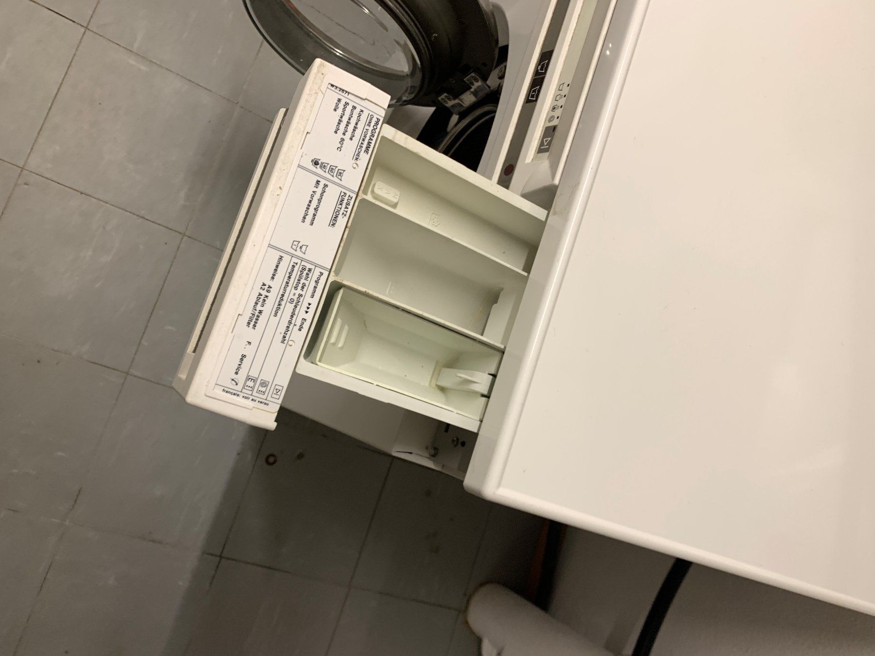 V-Zug Waschmaschinen: Waschmaschine ZUG ADORA S läuft – Gebraucht aus Rickenbach SZ von Frickler 4