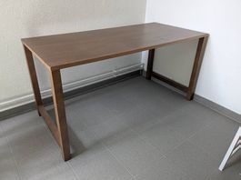 Schlichter Schreibtisch