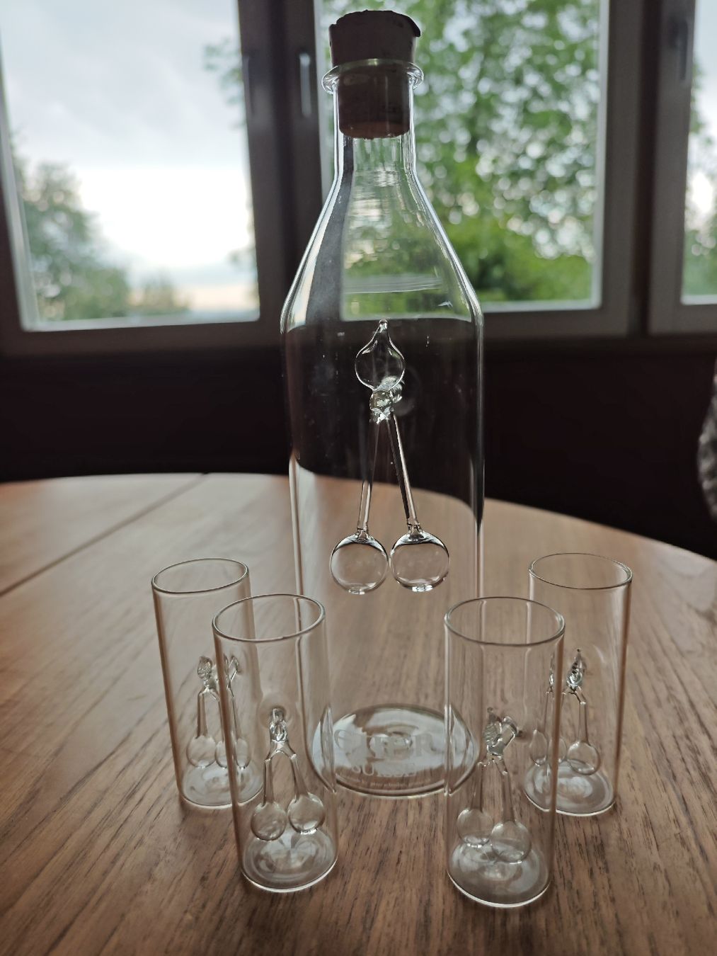 Flaschen: leere Kirschflasche mit 4 Gläsern – Gebraucht aus Engwang von mumbi88
