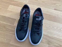 Basket Femme Moschino Love noires. Taille 41 - très bon état